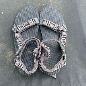 Almost new men’s Teva sandals